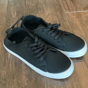 Soul mates black canvas shoes. NWT. Never worn. Size men’s 10
